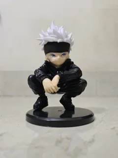 Jujutsu Kaisen Satoru Gojo Crouching Figure – Blindfold Pulled Up Blue Eyes Chibi Statue