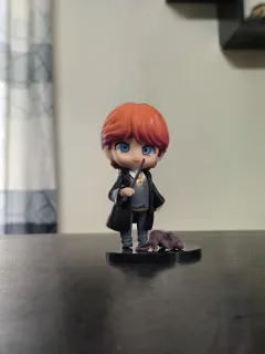 Ron Weasley & Scabbers Chibi Figure Set – Hogwarts School Uniform Wand Statue